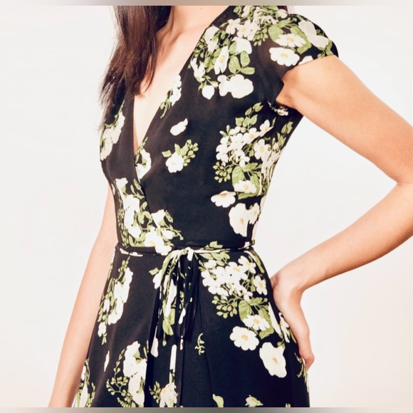 Reformation Short Sleeve Carina Midi Wrap Dress in Black w White Floral - Picture 4 of 11